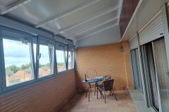 Cerramiento con cubierta de panel sándwich